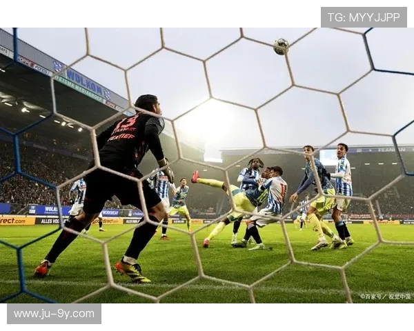 冬季寒冷挑战下的足球对决 赛场上的热血与坚持